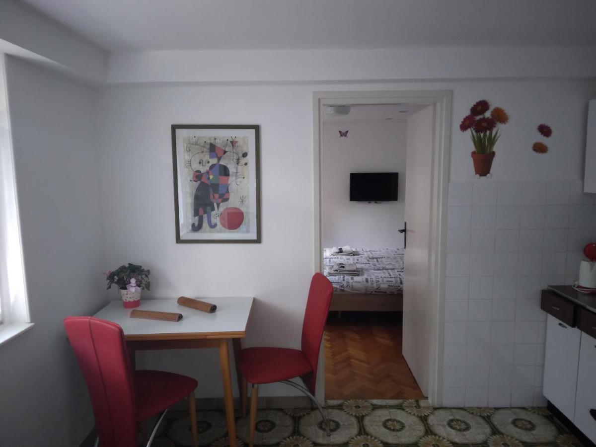 Apartments Villa Anton 波雷奇 外观 照片